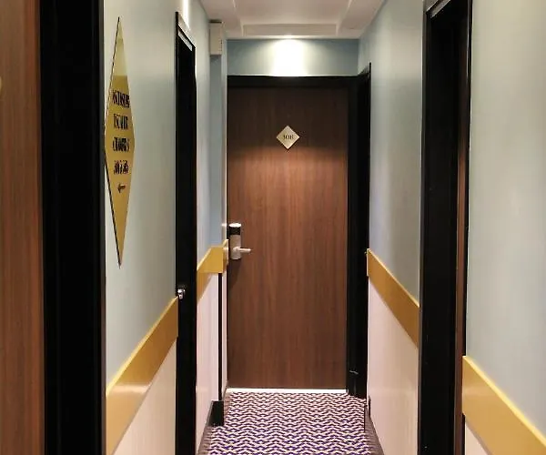 Hotel Le Rocroy Parigi